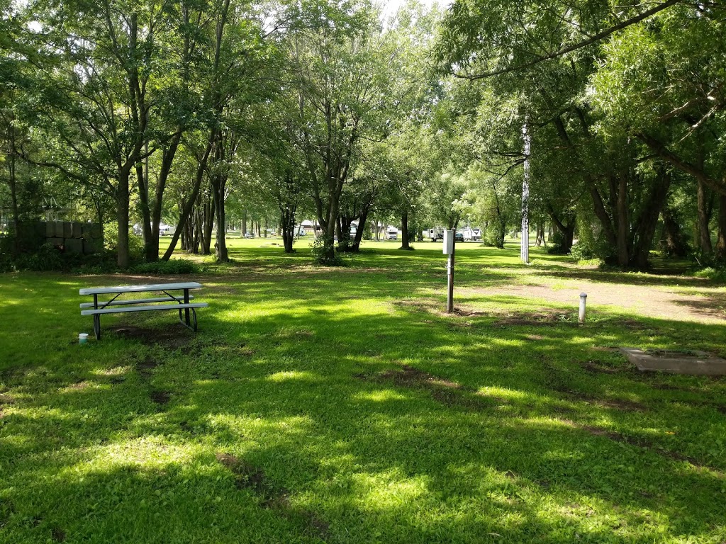Kings Bay Resort | 1 Point Au Fer Rd, Champlain, NY 12919, USA | Phone: (514) 972-2272