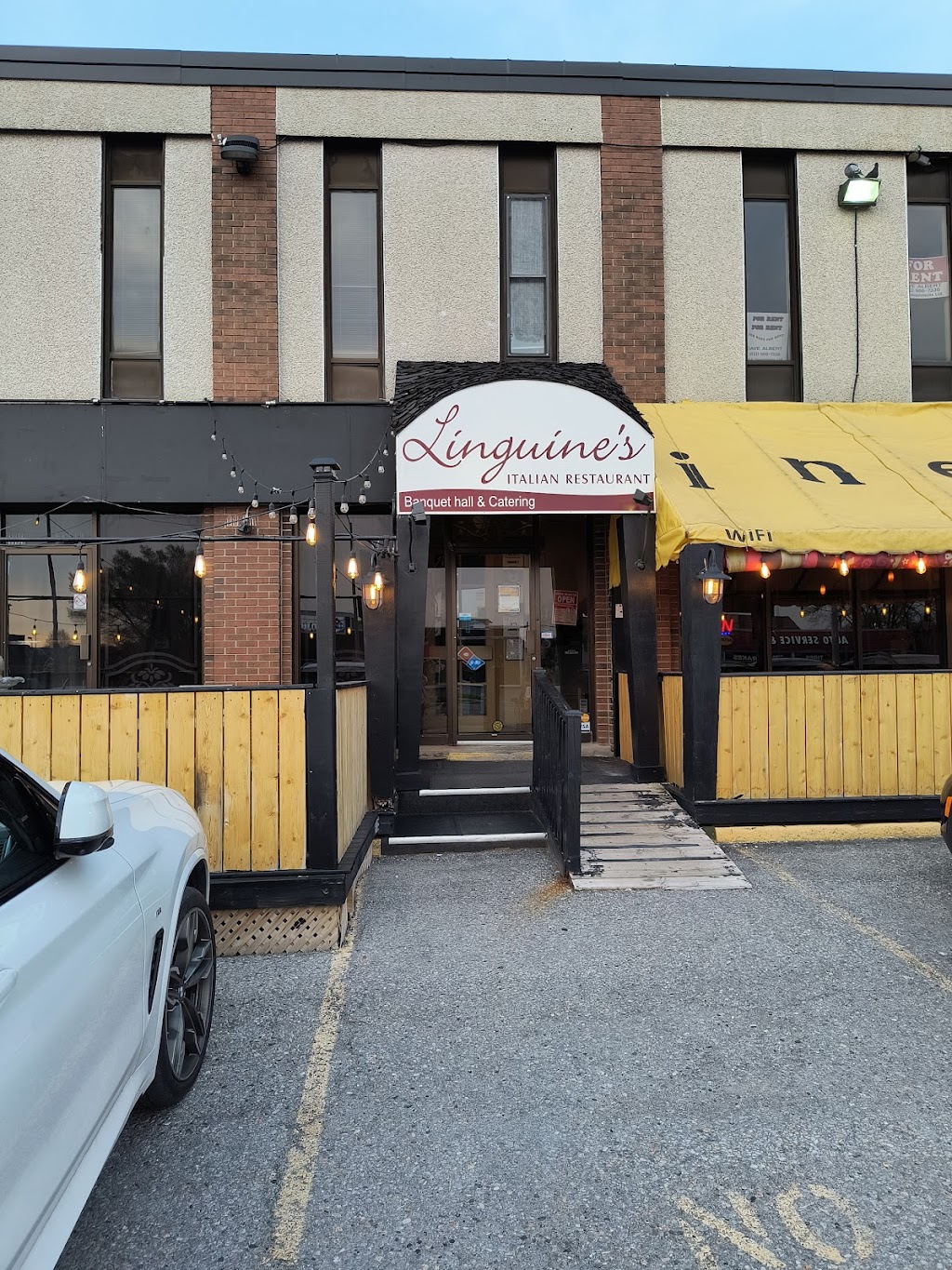 Linguines Italian Restaurant | 257 N Front St, Belleville, ON K8P 3C2, Canada | Phone: (613) 962-5444