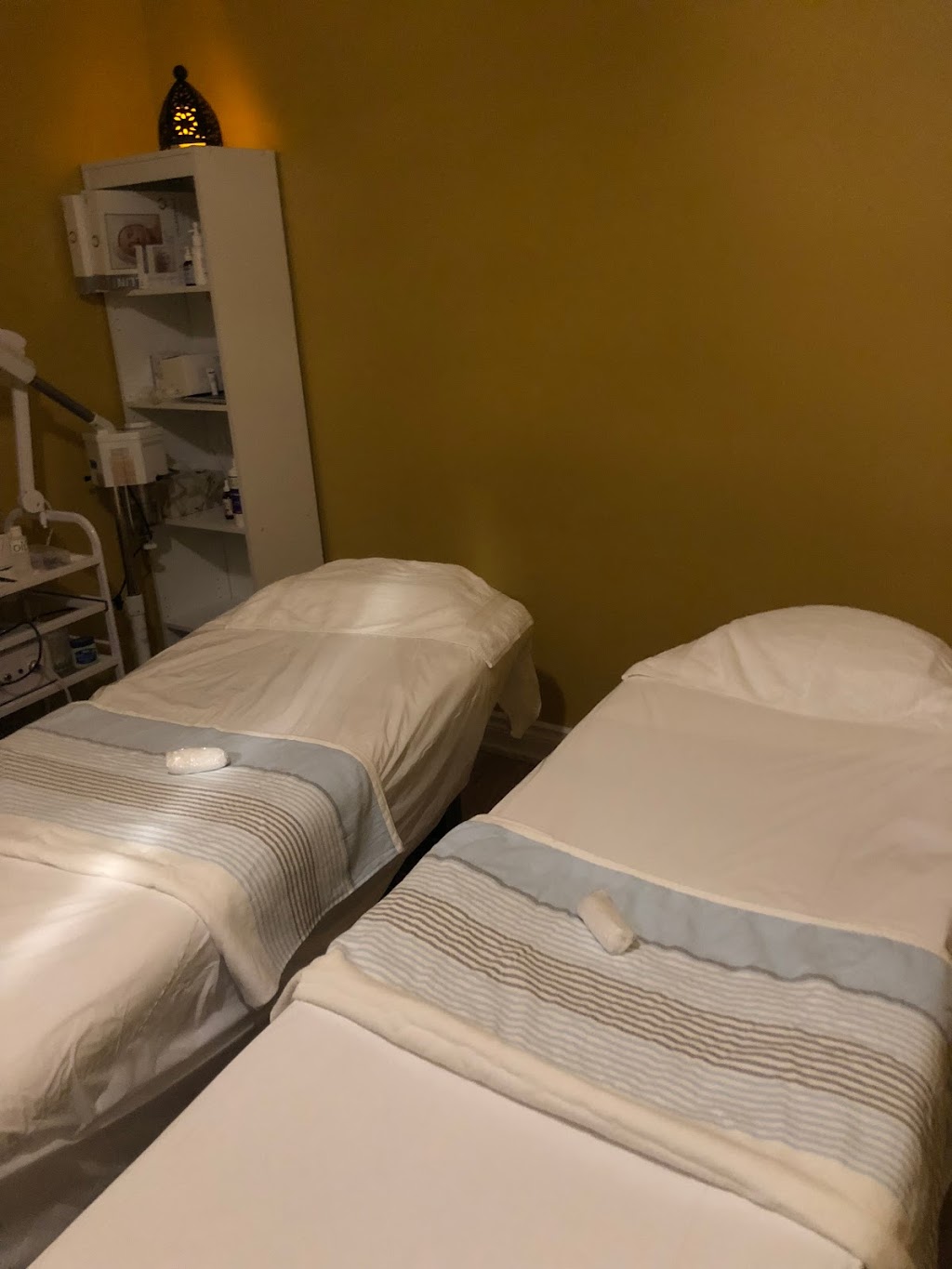 Golden Hands Beauty Spa | 1700 Simcoe St N, Oshawa, ON L1G 4X9, Canada | Phone: (905) 728-3367