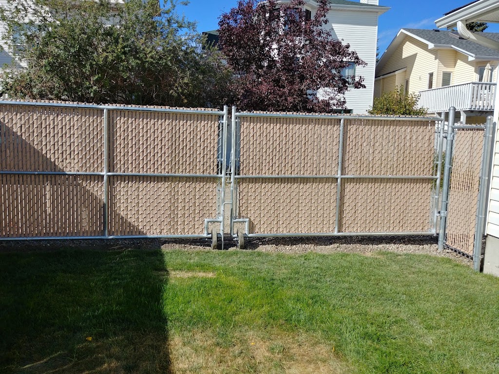 Abacus Fence | 236 44 Ave NW, Calgary, AB T2K 0J1, Canada | Phone: (403) 888-0946