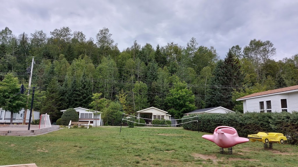 Parc des Campeurs de Ste-Agathe des Monts | 2 Chemin du Lac des Sables, Sainte-Agathe-des-Monts, QC J8C 2Z7, Canada | Phone: (819) 324-0482