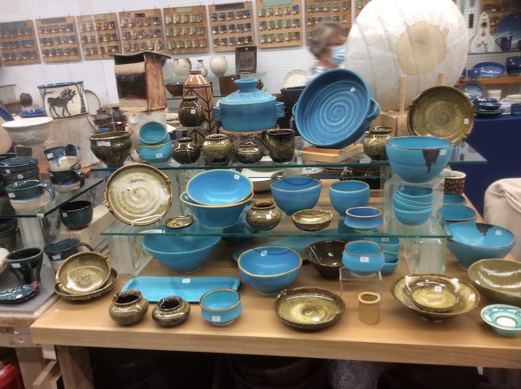 Potters Studio Inc The | 2 Thorncliffe Park Dr, East York, ON M4H 1H2, Canada | Phone: (416) 423-1827