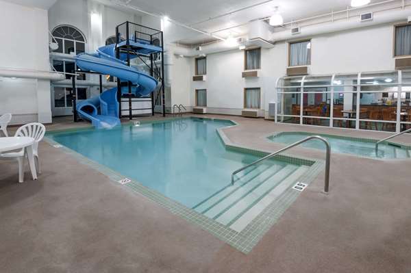 Super 8 by Wyndham Three Hills AB | 208 18 Ave N, Three Hills, AB T0M 2A0, Canada | Phone: (403) 443-8888