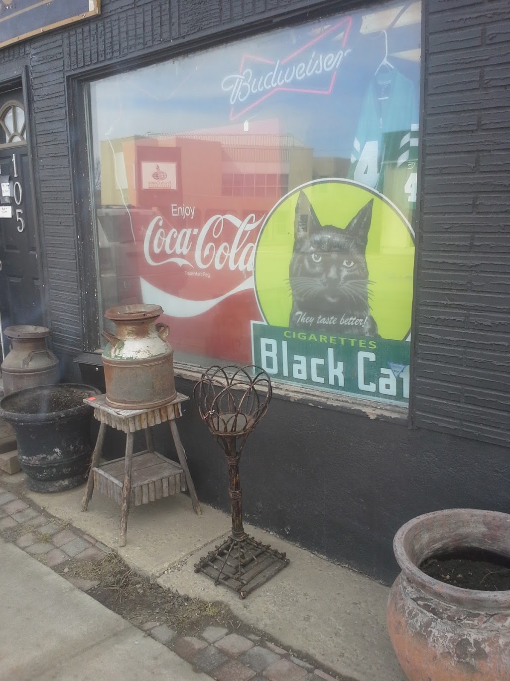 Fergies Antiques and Collectables | 105 Saskatchewan Ave, Outlook, SK S0L 2N0, Canada | Phone: (306) 867-9925