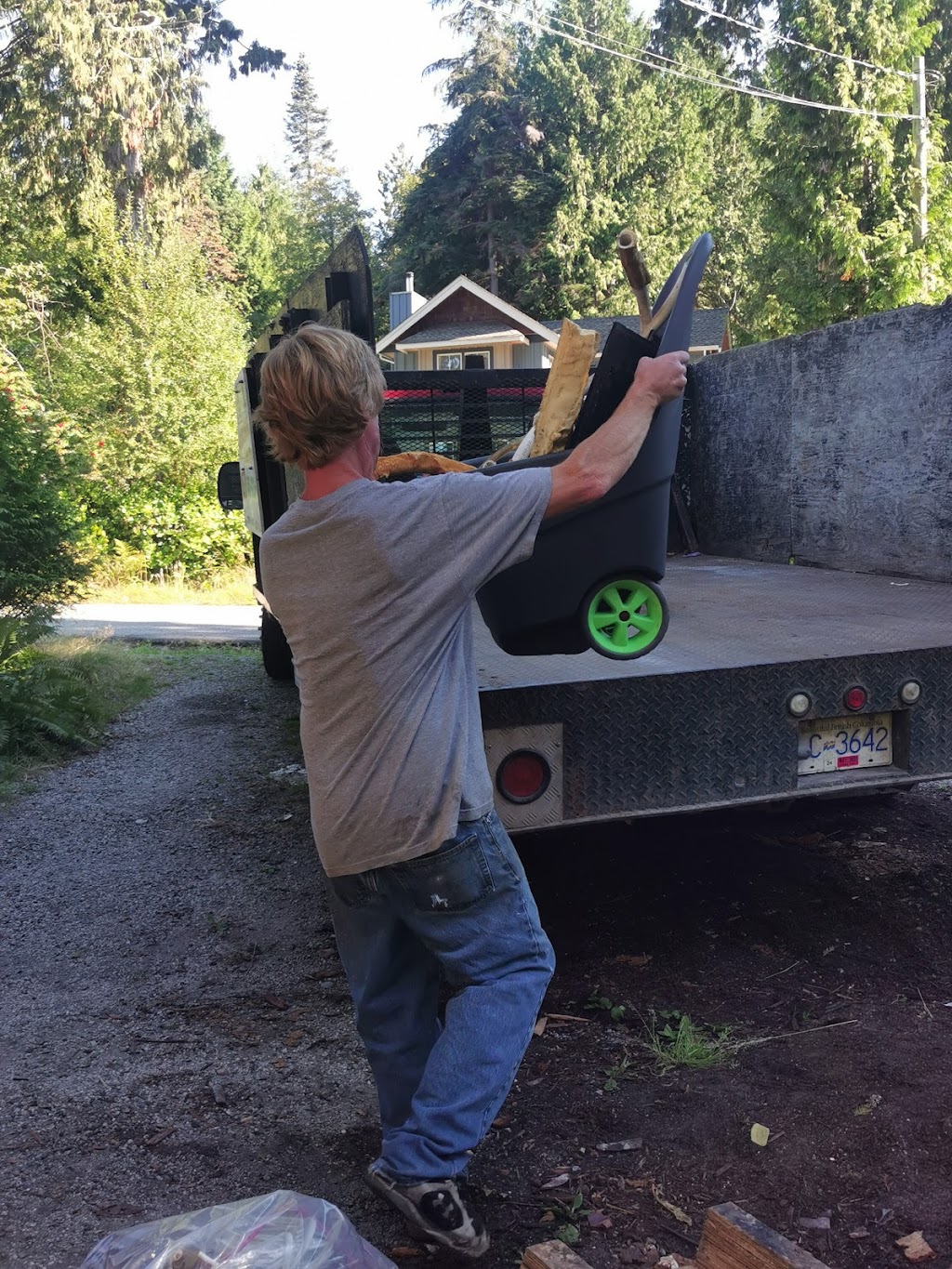 Whistlers Rubbish Removal | 5610 Mason Rd, Sechelt, BC V0N 3A8, Canada | Phone: (604) 885-9236