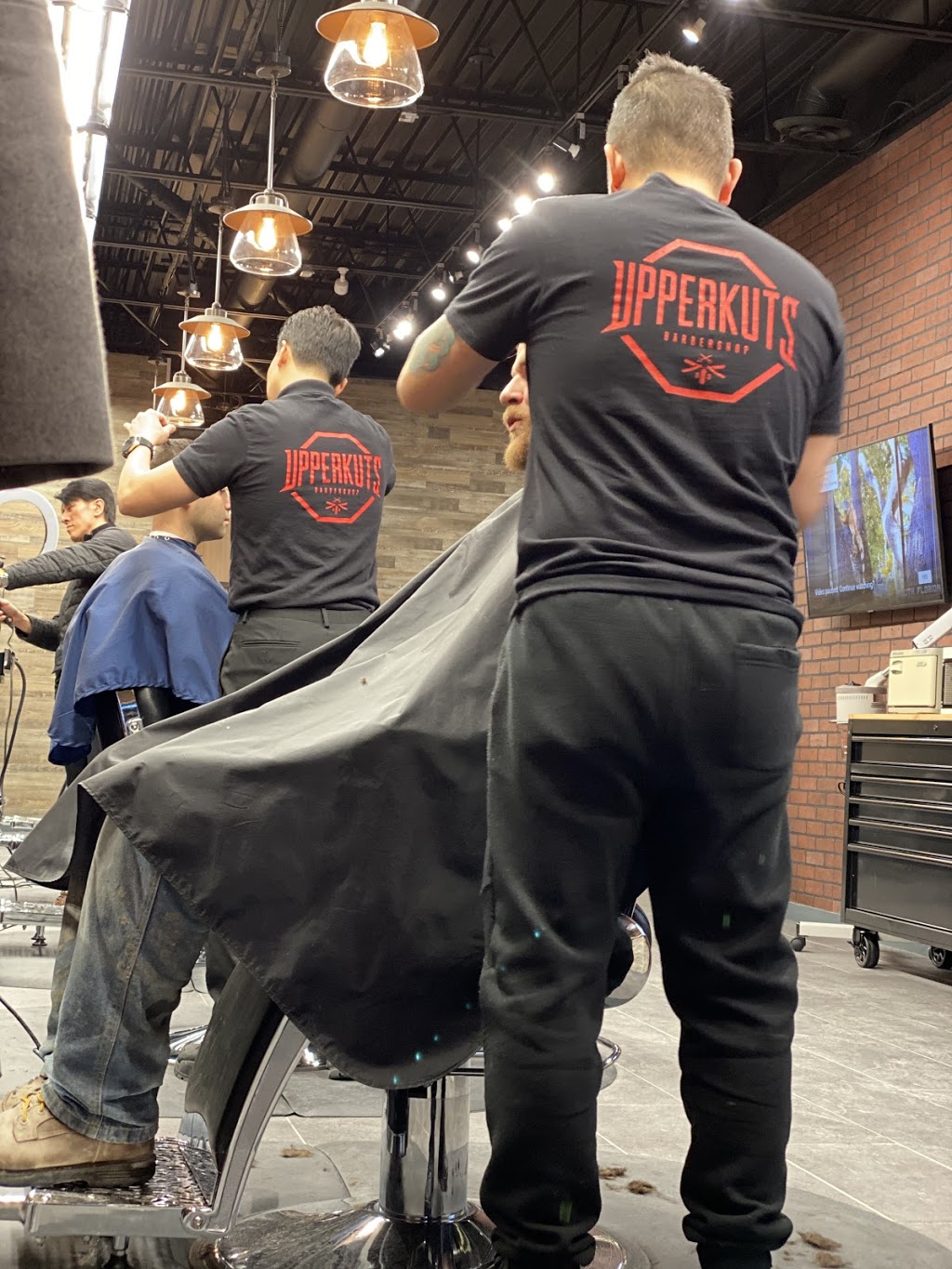 Upperkuts | 2090 Robertson Rd, Nepean, ON K2H 8V5, Canada | Phone: (613) 695-2020