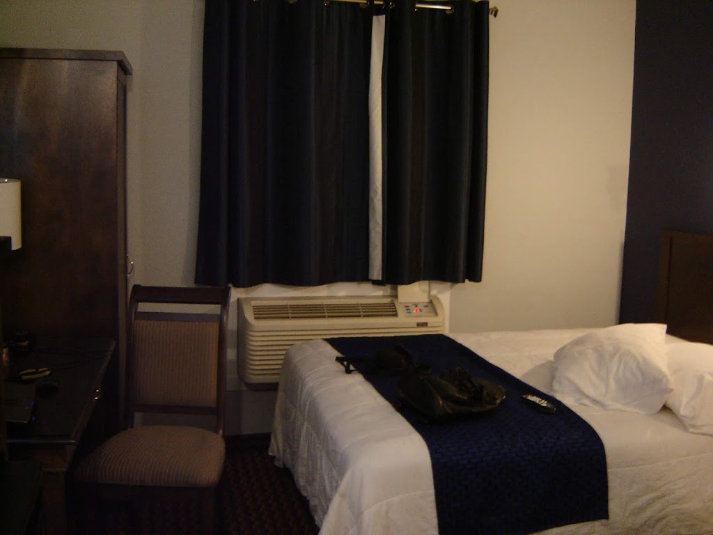 Travellers Motel & Restaurant | 740 9th Ave E, Owen Sound, ON N4K 3E5, Canada | Phone: (519) 376-2680