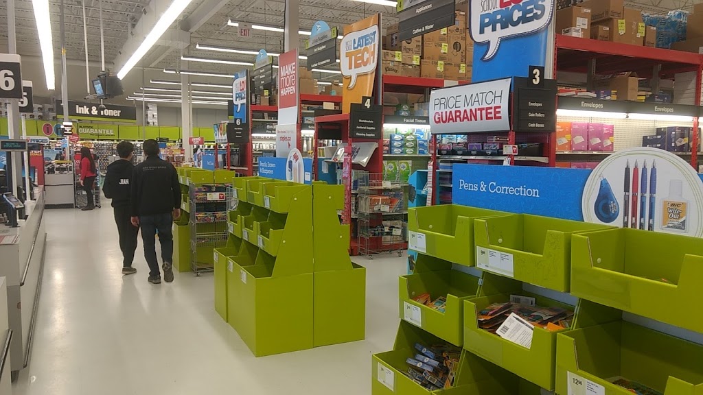 Staples Newmarket | 17810 Yonge St Bldg. A, Newmarket, ON L3Y 8S1, Canada | Phone: (905) 898-3956
