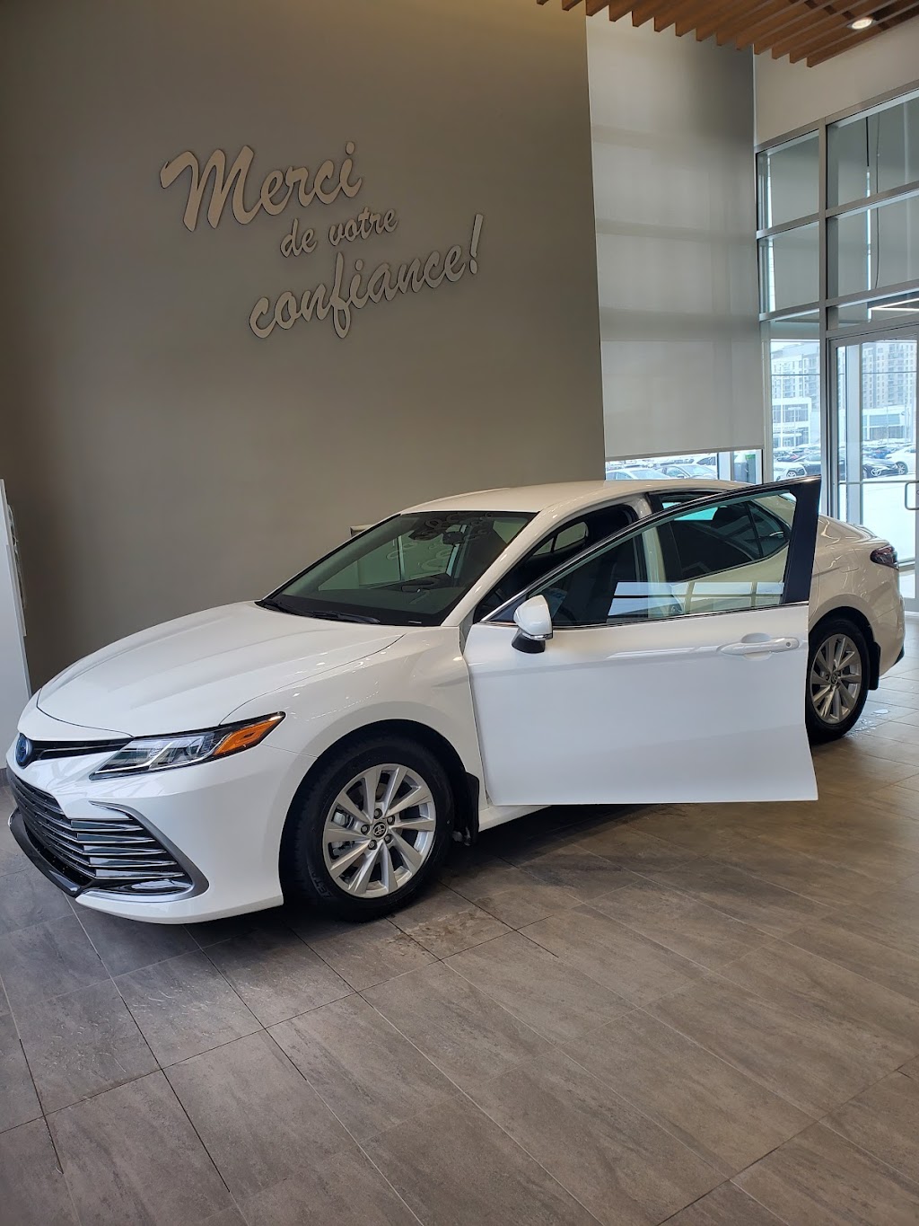 Taxi laval express | 1405 Rue de Calais, Laval, QC H7G 4H4, Canada | Phone: (514) 802-6812