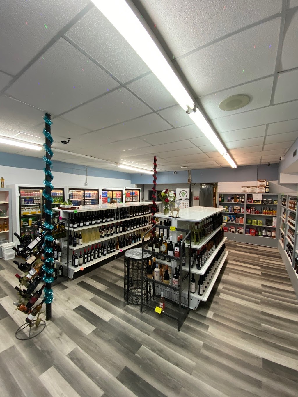 Royal Liquor Galore | 2010 20 St, Didsbury, AB T0M 0W0, Canada | Phone: (403) 518-7004