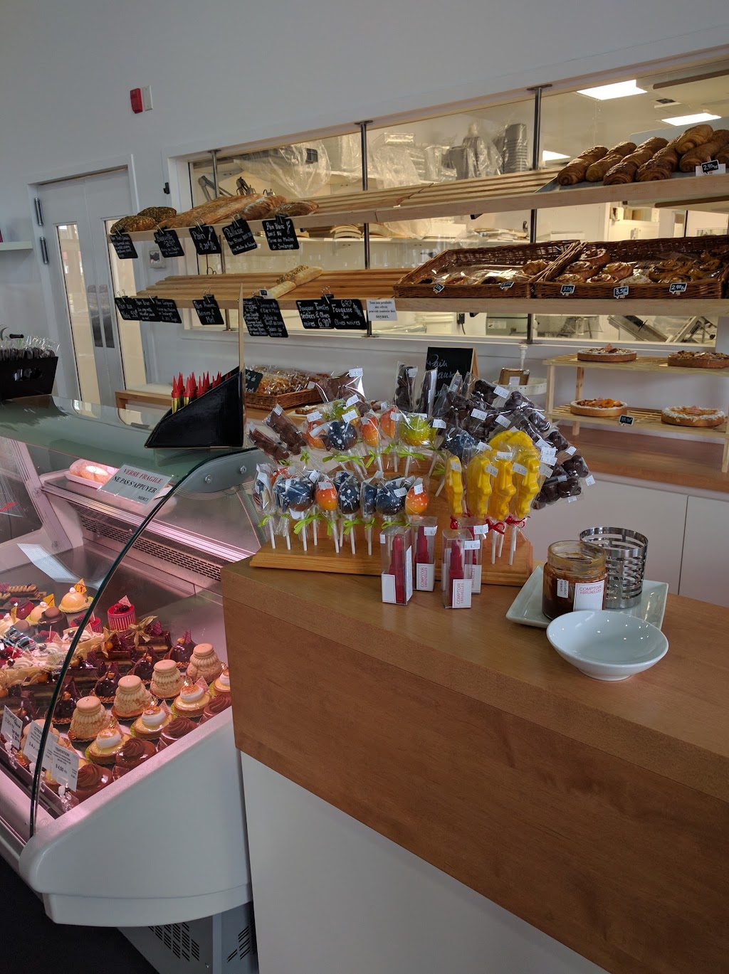 Délices de Bruxelles | 289 Bd Harwood, Vaudreuil-Dorion, QC J7V 1Y6, Canada | Phone: (450) 218-2010
