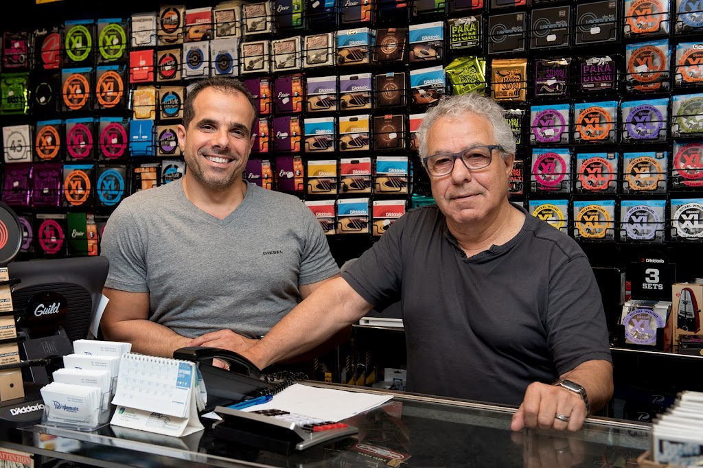 Centre De Musique Diplomate Ltee | 311 Rue Beaubien E, Montréal, QC H2S 1R9, Canada | Phone: (514) 274-5413