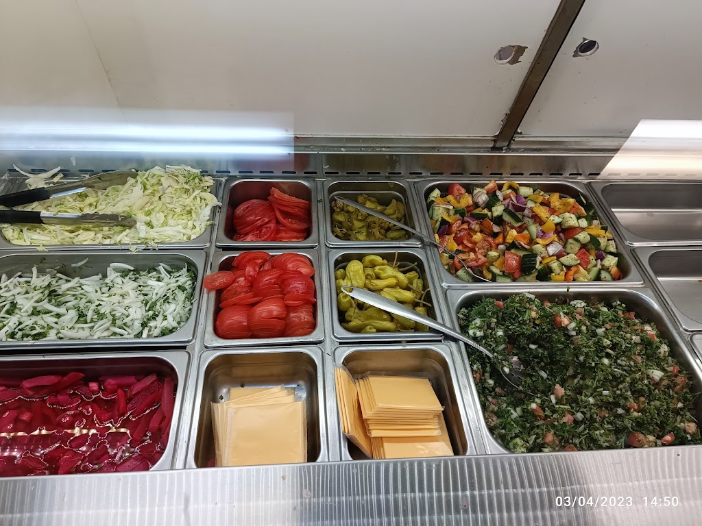Restaurant DZ Taouk | 2260 Rue Fleury E, Montréal, QC H2B 1K6, Canada | Phone: (514) 383-6223