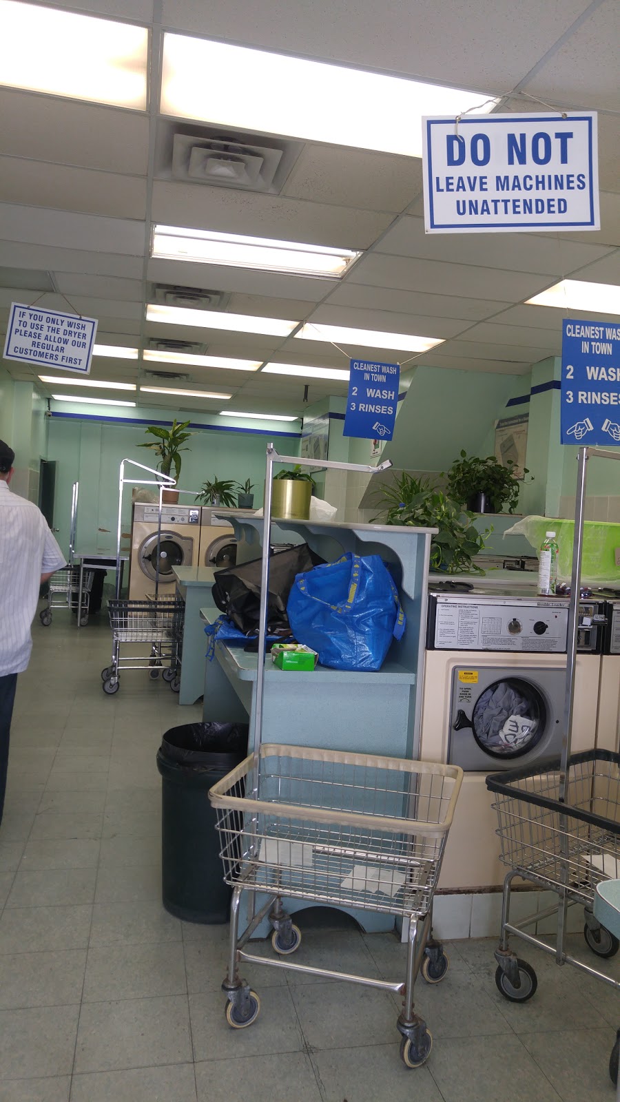 Derry Coin Laundry | 3427 Derry Rd E, Mississauga, ON L4T 4H7, Canada | Phone: (905) 677-5004