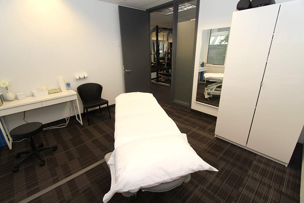 Ace Sports Clinic | 1 St Clair Ave W #302, Toronto, ON M4V 1K6, Canada | Phone: (416) 792-4223
