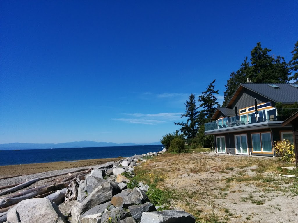 Absolute Heaven Oceanfront Suites | 6471 Sunshine Coast Hwy, Sechelt, BC V0N 3A7, Canada | Phone: (604) 740-4261