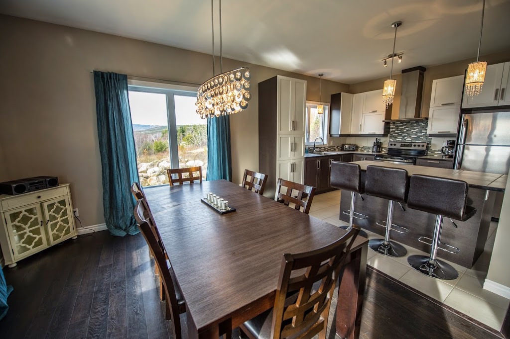 Prestige Charlevoix chalet Le Huppé | 2-4 Chemin des mûres, Petite-Rivière-Saint-François, QC G0A 2L0, Canada | Phone: (581) 982-5137