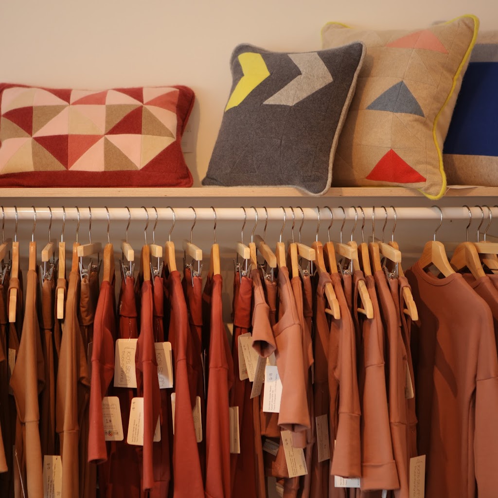 Des Filles et des Garçons | 262 Rue Beaubien E, Montréal, QC H2S 1R6, Canada | Phone: (514) 481-7008