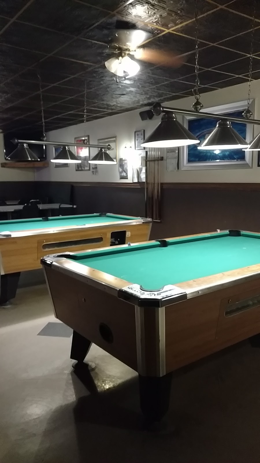 The Berville Hotel Bar & Grill | 498 North Ave, Berlin Township, MI 48002, USA | Phone: (586) 784-9017