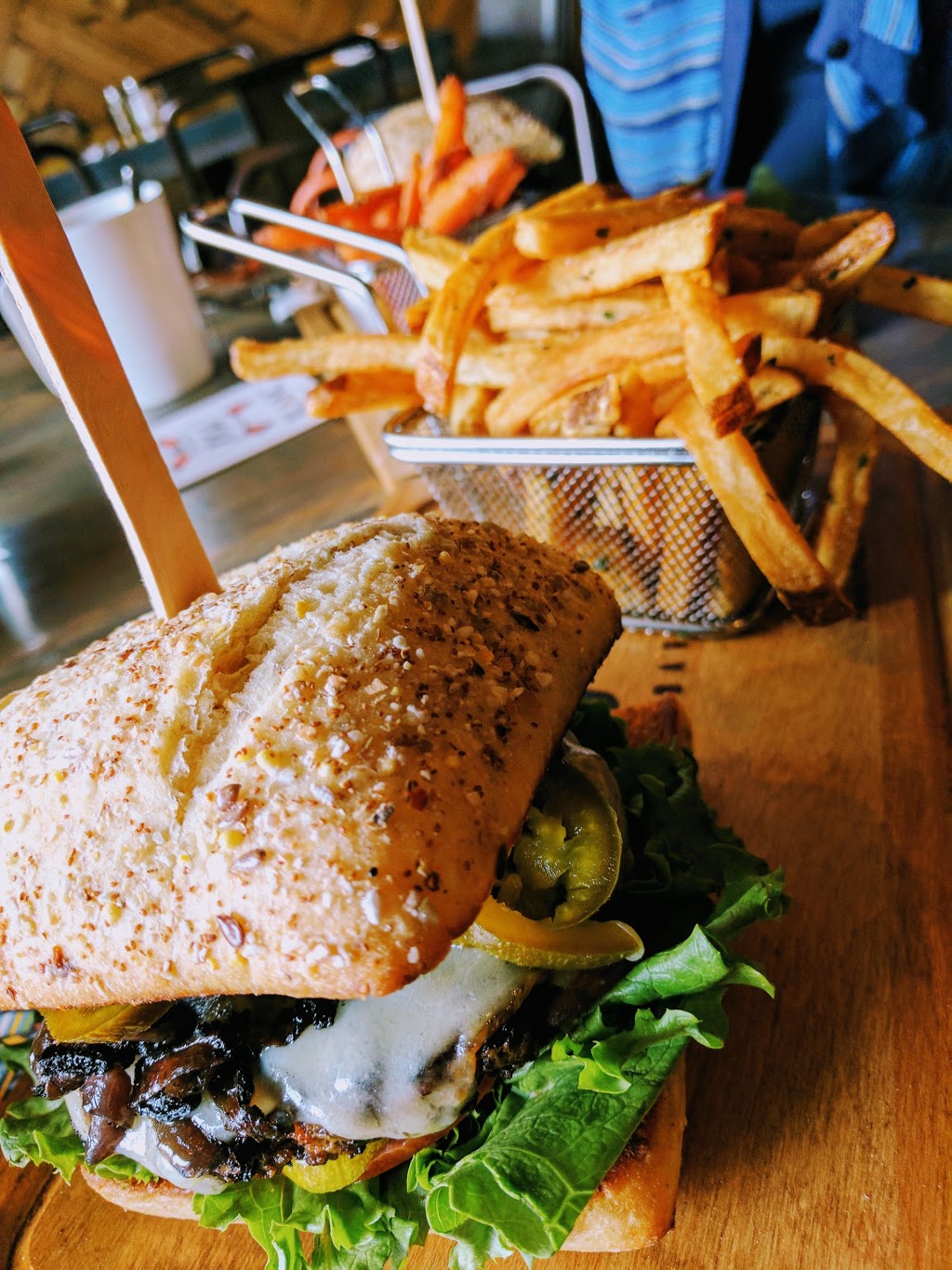 Ground Burger Bar | 352 Doug Duncan Dr #2, Newmarket, ON L3Y 0C1, Canada | Phone: (905) 235-6328