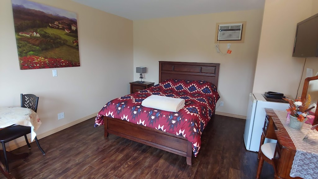 Motel la Maison de Travers | 538 QC-138, Baie-Sainte-Catherine, QC G0T 1A0, Canada | Phone: (418) 237-4117