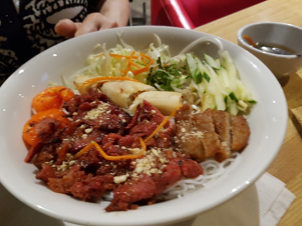 Pho Winnipeg | 1105 Arlington St, Winnipeg, MB R3E 3L1, Canada | Phone: (204) 774-2929