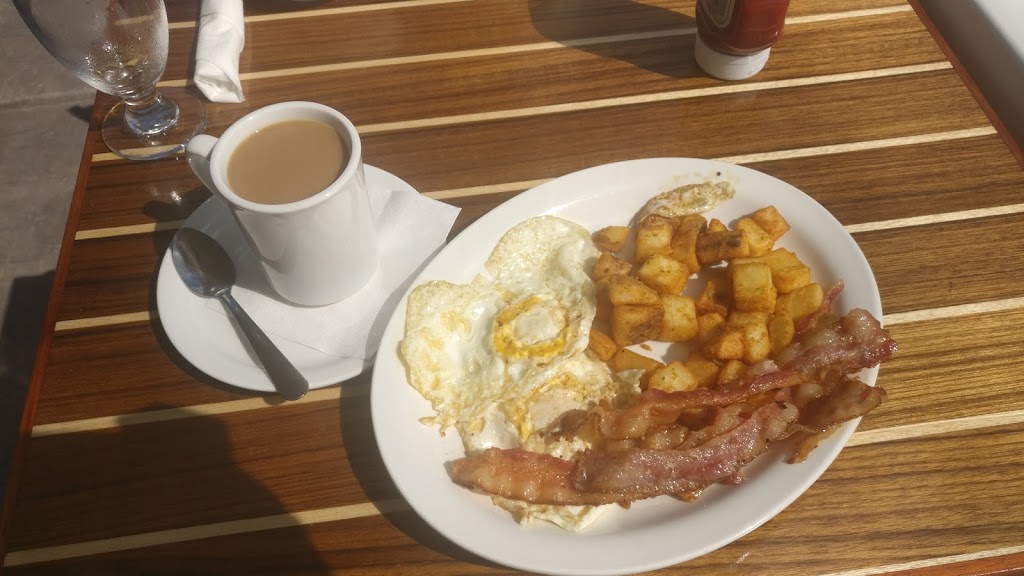 Ipperwash Beach Club | 6543 W Parkway Dr, Lambton Shores, ON N0N 1J2, Canada | Phone: (519) 243-5040