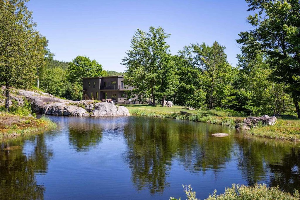 Chalet Le Panoramik | 3995 Chem. des Hauteurs, Sainte-Lucie-des-Laurentides, QC J0T 2J0, Canada | Phone: (514) 706-5794