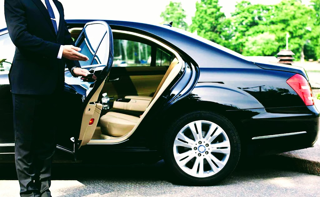 Toronto Airport Limo | 145 Grand River Blvd, Scarborough, ON M1B 1G4, Canada | Phone: (416) 410-4477