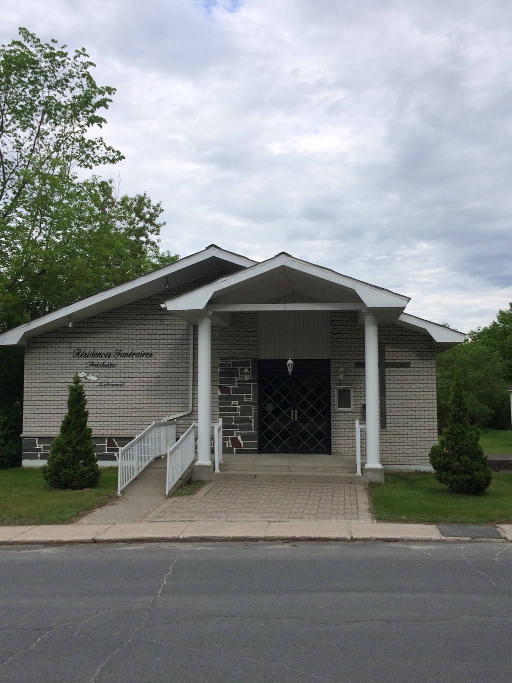 Frechette & Desrochers | 31 Rue du Collège, Danville, QC J0A 1A0, Canada | Phone: (819) 839-2975