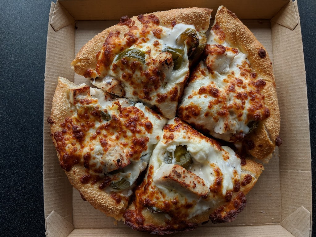 Pizza Hut | 11710 Yonge St #2, Richmond Hill, ON L4E 0K4, Canada | Phone: (905) 770-3038