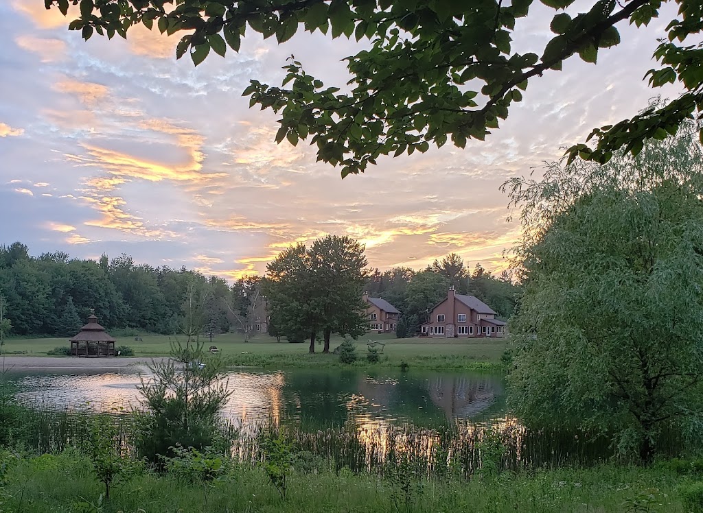 Le Lac à la Fontaine | 815 chemin Lac-Sir-John (Route 329), Lachute, QC J8H 3W9, Canada | Phone: (450) 820-8482