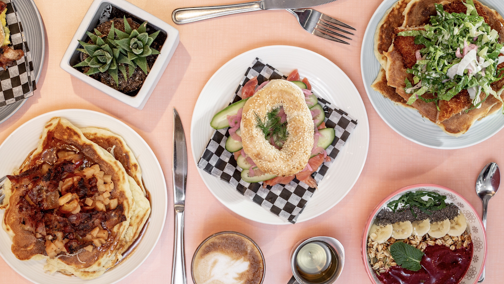 Julians | 111 Avenue du Mont-Royal O, Montréal, QC H2T 2S9, Canada | Phone: (514) 379-4622