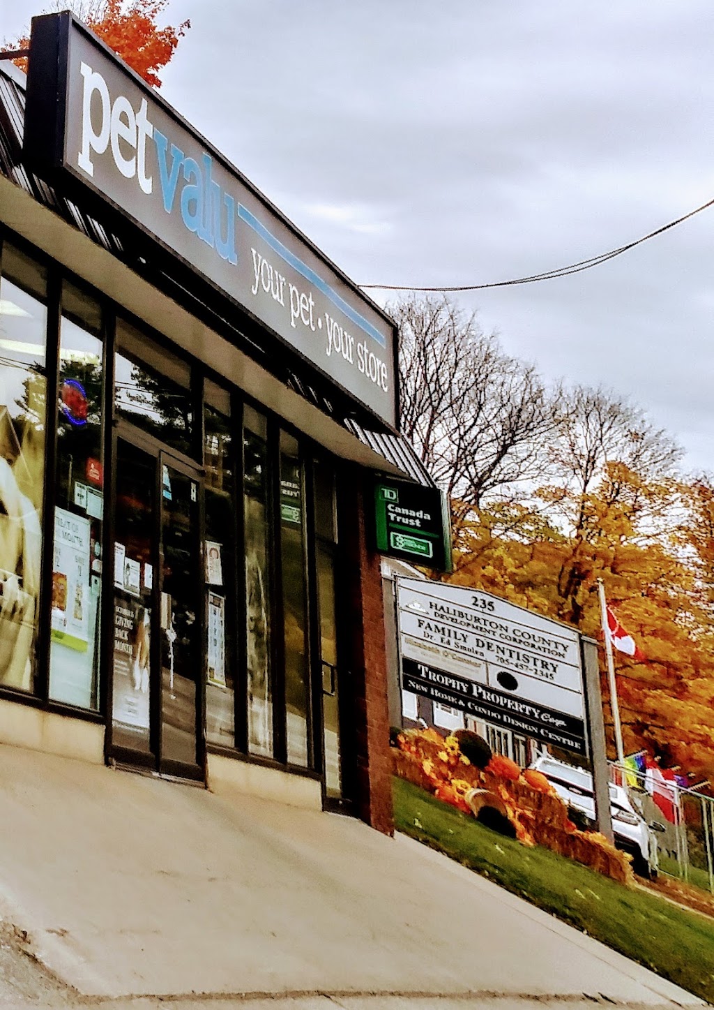 Pet Valu | 231 Highland St, Haliburton, ON K0M 1S0, Canada | Phone: (705) 457-9738