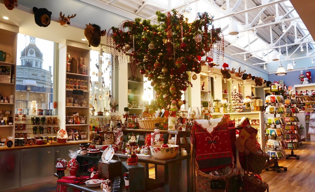 Waterfront Gifts & Apparel | 248 Ontario St, Kingston, ON K7L 5P7, Canada | Phone: (844) 549-8012