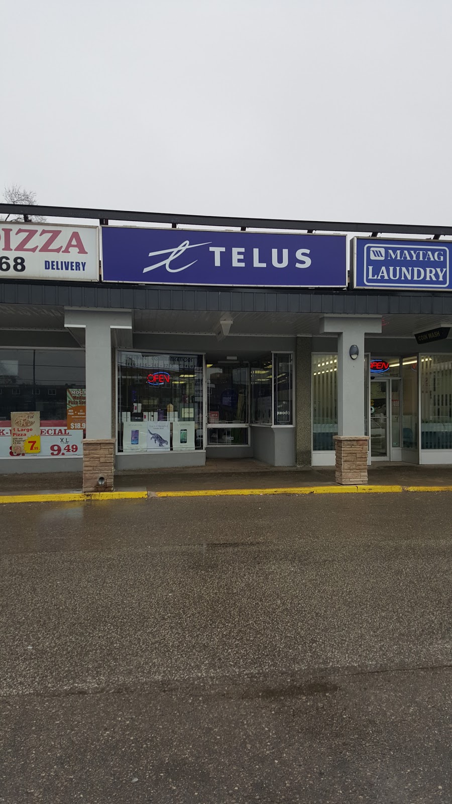 Hotwire Communications- Telus Store | 980 Albion Rd, Etobicoke, ON M9V 1A7, Canada | Phone: (416) 743-3249