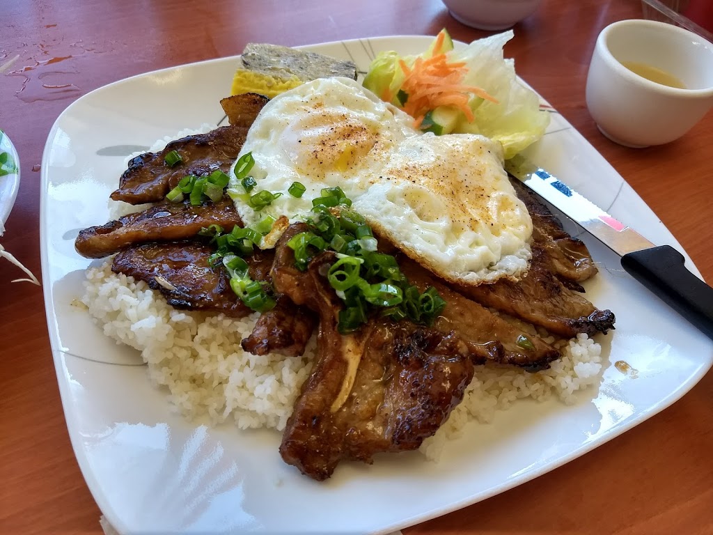 Xu Hue Restaurant | 10548 97 St NW, Edmonton, AB T5H 2L2, Canada | Phone: (780) 426-7775