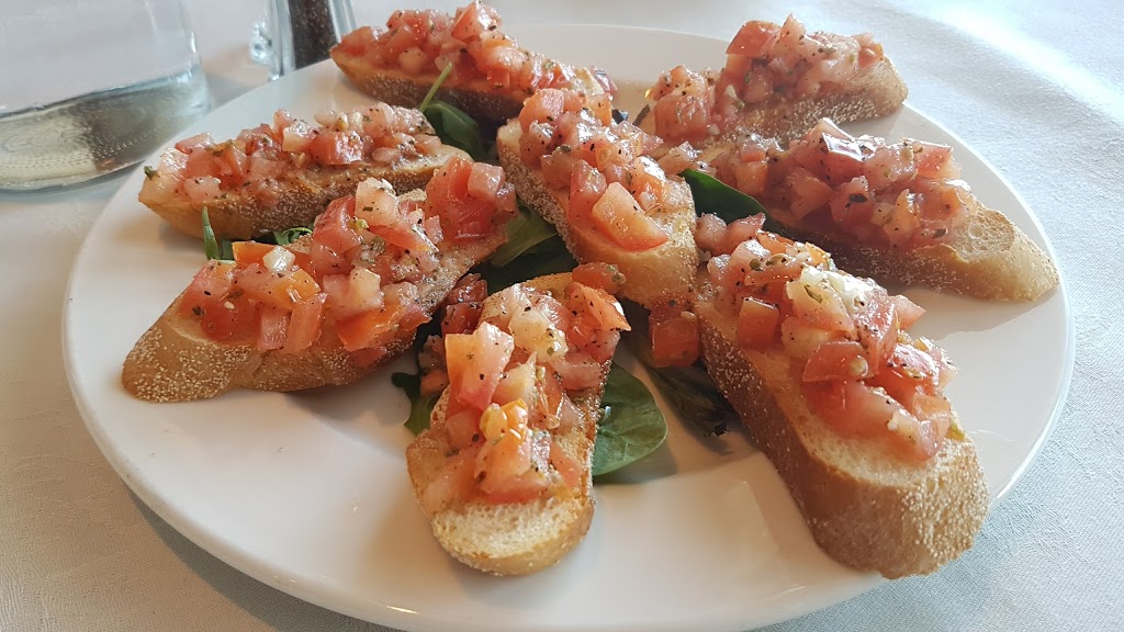Tre Vigne Restaurant | 7800 Jane St #7, Concord, ON L4K 4R6, Canada | Phone: (905) 738-7566
