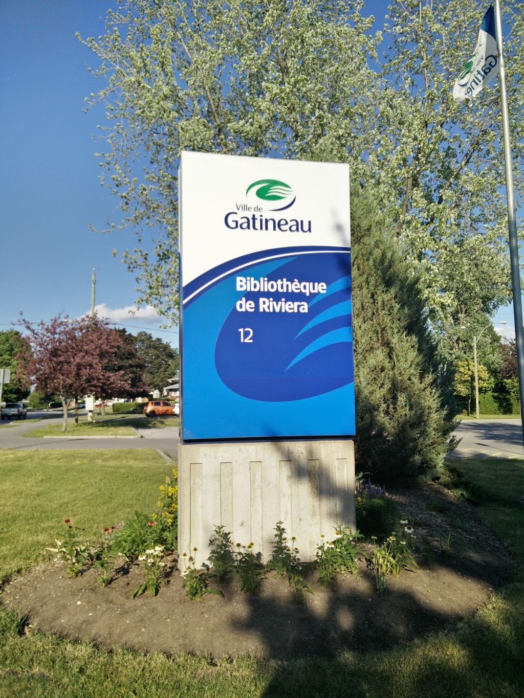 Library De Riviera | 12 de Picardie, Gatineau, QC J8T 1N9, Canada | Phone: (819) 595-7460