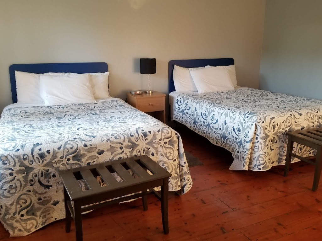 Beach Breeze Motel | 127 Evangeline Beach Rd, Grand Pré, NS B0P 1M0, Canada | Phone: (902) 542-5588