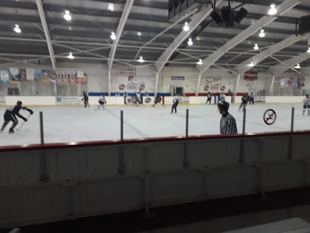 Aréna Lambton | Aréna de Lambton, 213 Rue de lAréna, Lambton, QC G0M 1H0, Canada | Phone: (418) 486-7558