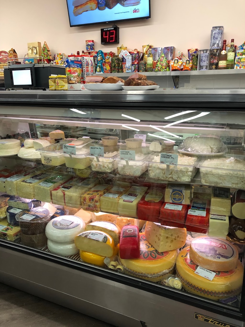 Angelas Deli | 1470 Centre St, Thornhill, ON L4J 3N1, Canada | Phone: (905) 482-0165