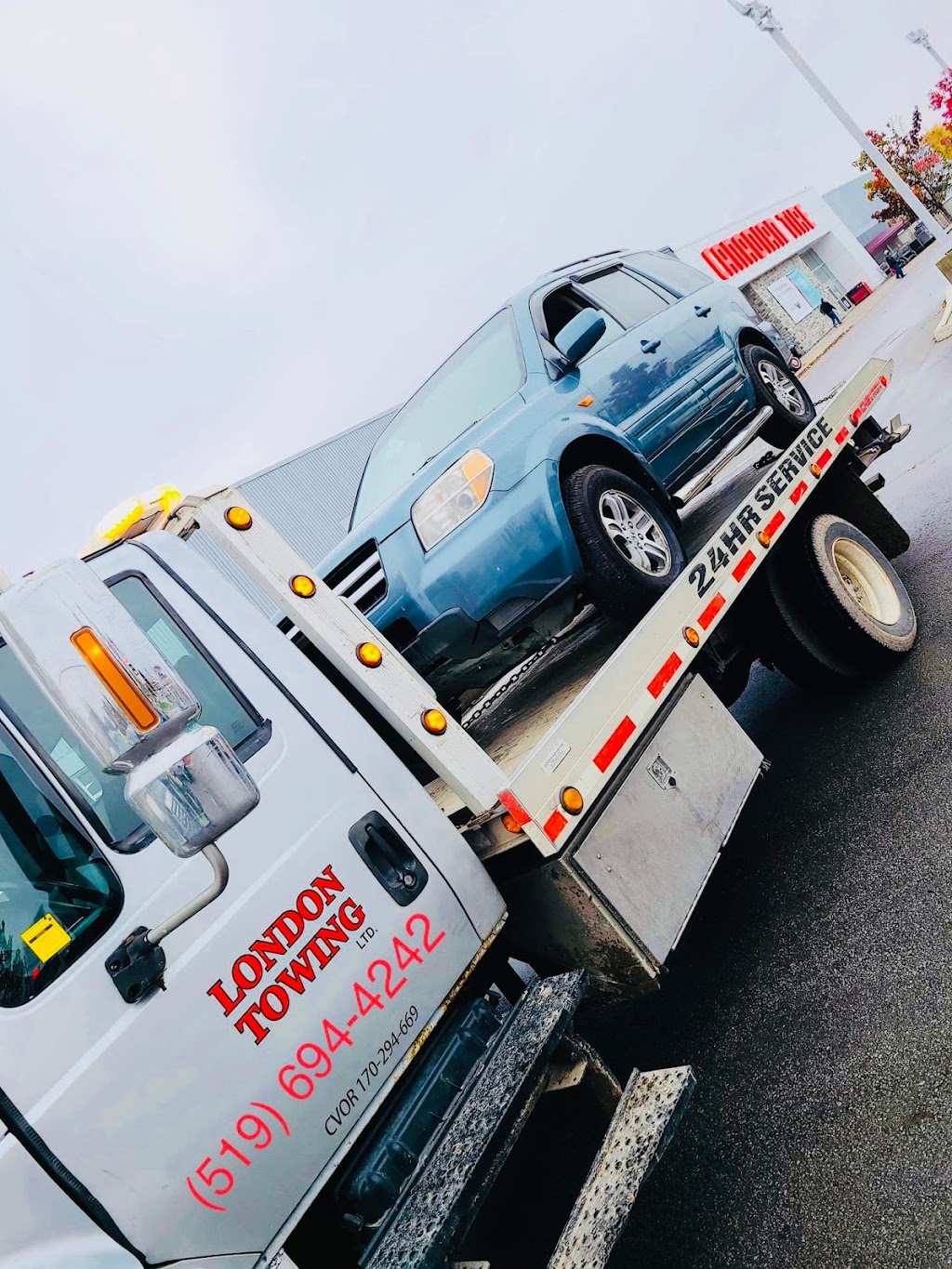 London Towing LTD. 24/7 Services | 1352 Trafalgar St #8, London, ON N5W 1W6, Canada | Phone: (519) 694-4242