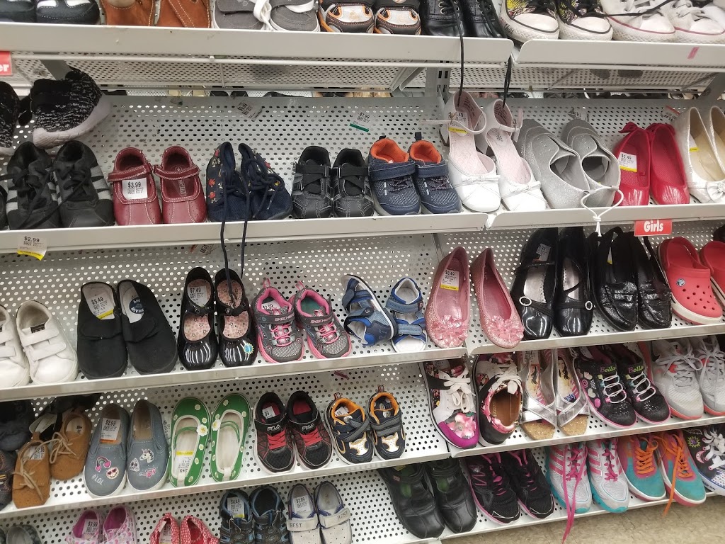 Value Village | 552 Clarke Rd Unit 301, Coquitlam, BC V3J 3X5, Canada | Phone: (604) 937-7087