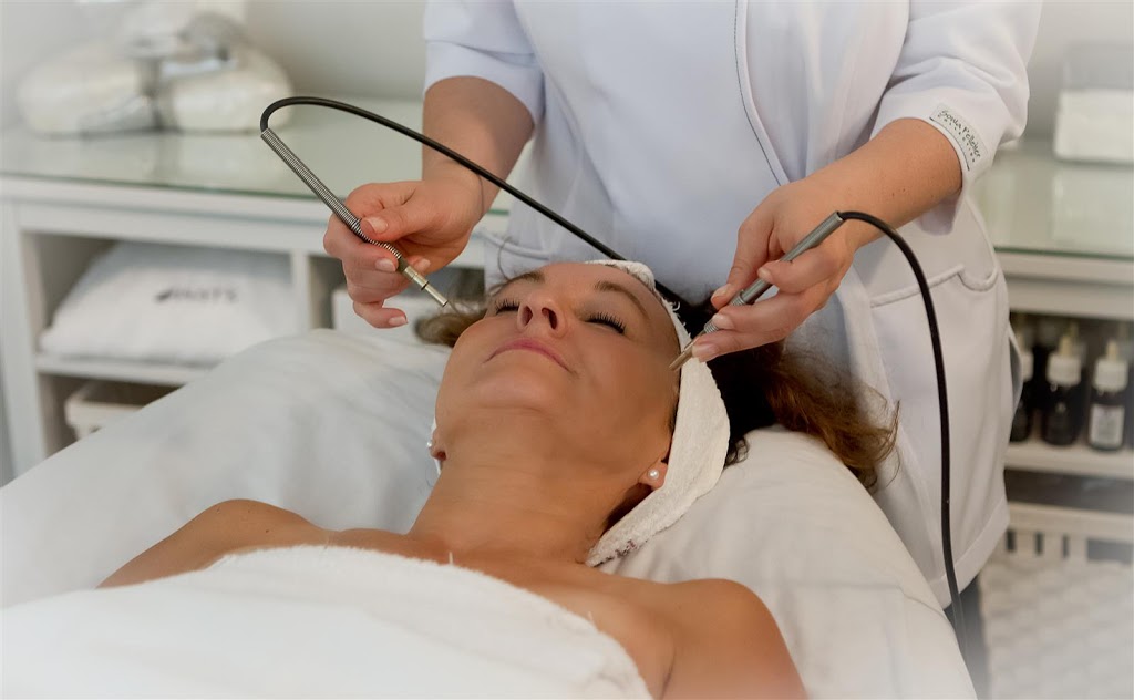Clinique dermessence | 2381 Rue Principale O #110, Magog, QC J1X 0J4, Canada | Phone: (819) 847-2417
