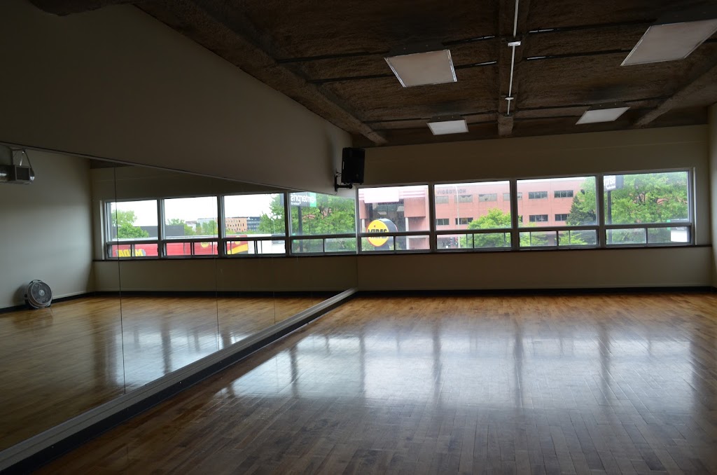 Studio Bizz Iberville | 2488 Avenue du Mont-Royal E, Montréal, QC H2H 1L3, Canada | Phone: (514) 526-2499