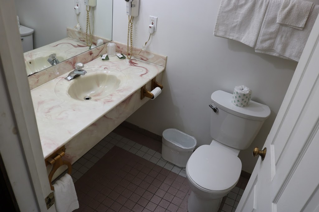 Fenelon Inn | 36 Helen St, Fenelon Falls, ON K0M 1N0, Canada | Phone: (705) 887-9000