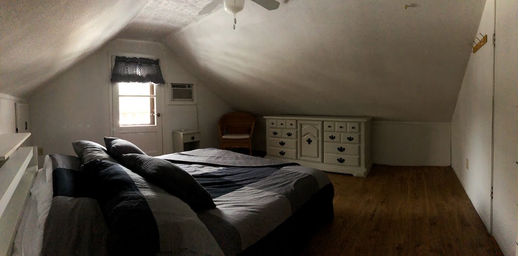 Chalet Castor, bord de l’eau et au pied des pentes | 201 Avenue De-la-Merci, Saint-Côme, QC J0K 2B0, Canada | Phone: (514) 928-1233