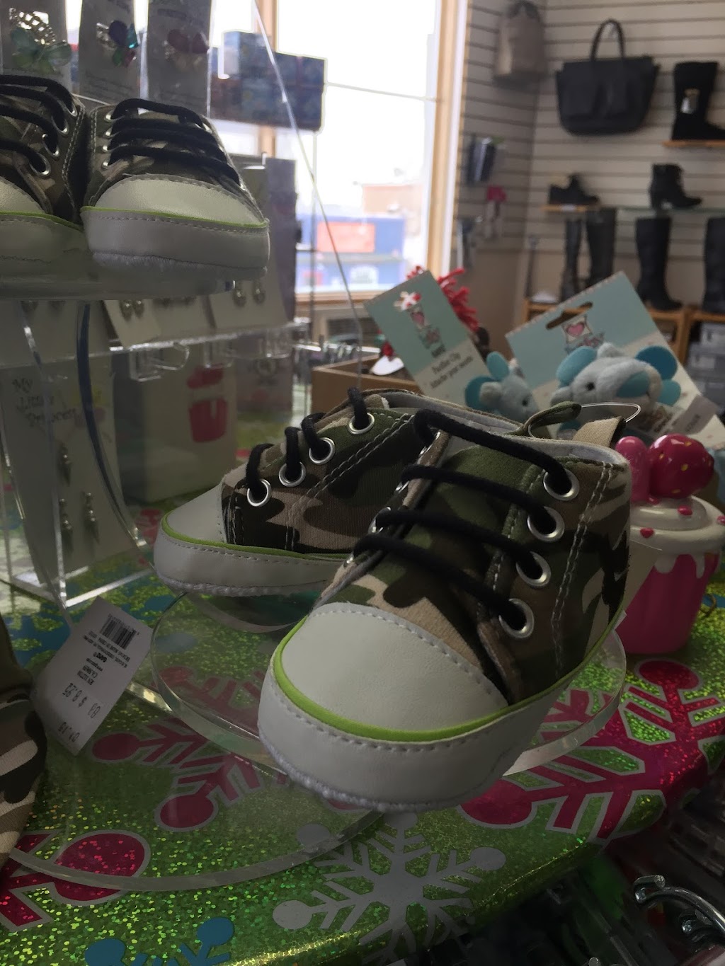 Manitou Springs Resort Giftware | 302 MacLachlan Ave, Manitou Beach, SK S0K 4T1, Canada | Phone: (306) 946-3499