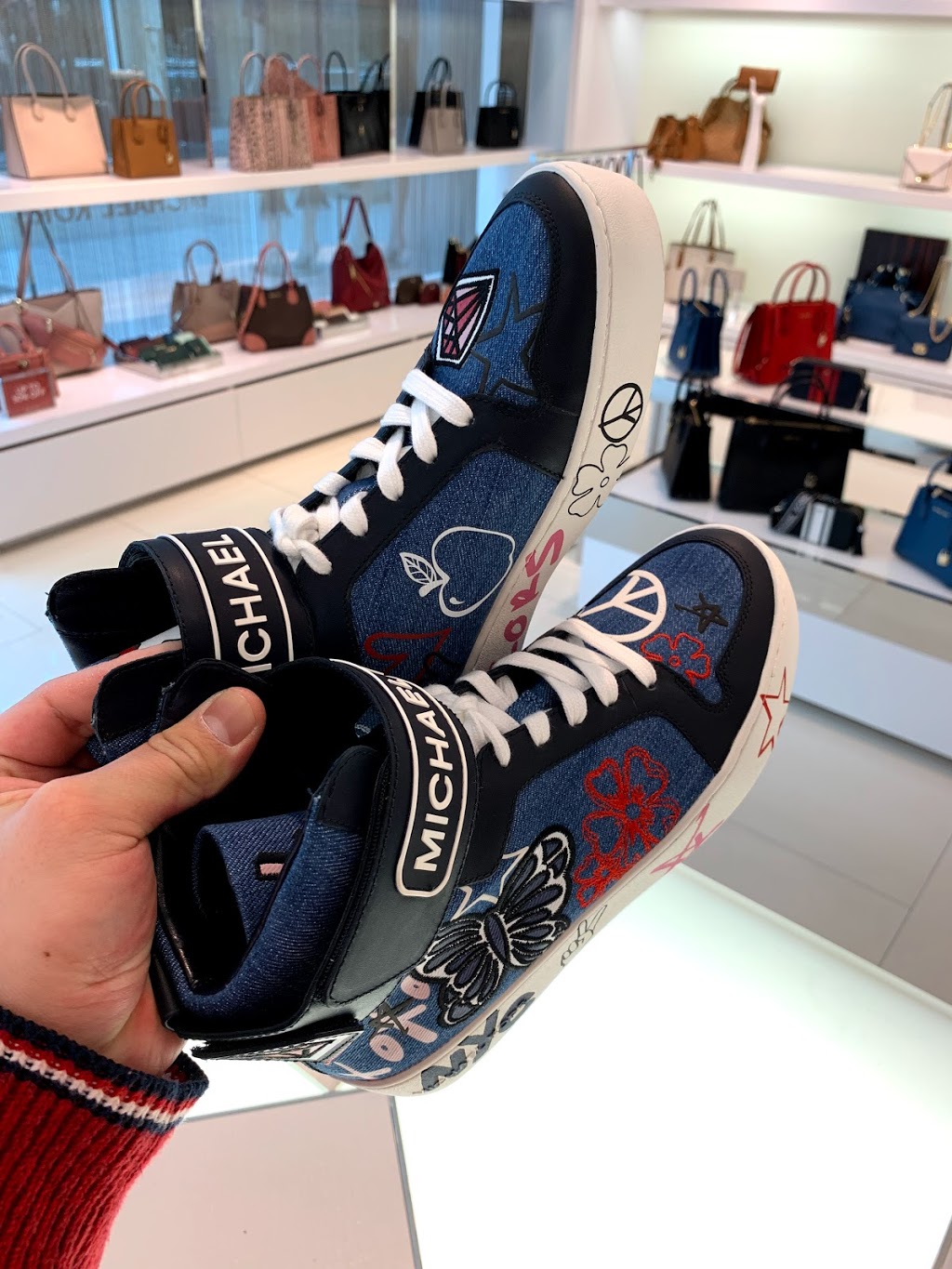 Michael Kors | 17600 Yonge St FF09B, Newmarket, ON L3Y 4Z1, Canada | Phone: (905) 954-1541